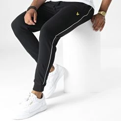 Les meilleures critiques de 🥰 Pantalon Jogging TR1483OGSP Noir de Lyle And Scott 😀 -Tenue De Sport Soldes lyle and scott 327786 TR1483OGSP JET BLACK 20220715T094451 03