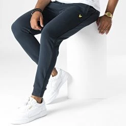 Offres 🔔 Pantalon Jogging TR1483OGSP Bleu Marine de Lyle And Scott ✔️ -Tenue De Sport Soldes lyle and scott 327788 TR1483OGSP DARK NAVY 20220715T094615 03