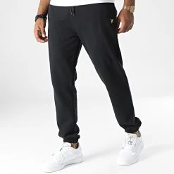 Le moins cher ⭐ Pantalon Jogging ML720VOG Noir de Lyle And Scott ❤️