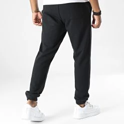 Le moins cher ⭐ Pantalon Jogging ML720VOG Noir de Lyle And Scott ❤️ -Tenue De Sport Soldes lyle and scott 327829 ML720VOG JET BLACK 20220715T094235 04