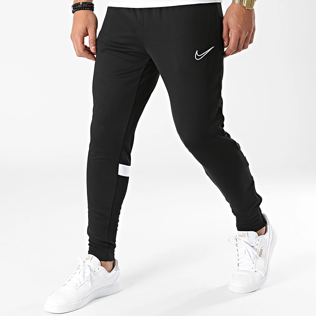 Tout neuf 💯 Pantalon Jogging Dri-FIT Noir de Nike 🎁 1 Tout neuf 💯 Pantalon Jogging Dri-FIT Noir de Nike 🎁