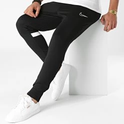 Tout neuf 💯 Pantalon Jogging Dri-FIT Noir de Nike 🎁 6 Tout neuf 💯 Pantalon Jogging Dri-FIT Noir de Nike 🎁 -Tenue De Sport Soldes nike 290461 CW6122 010 20211105T150018 03