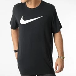 De gros 🛒 Tee 👕 Shirt Big Logo Noir de Nike 🌟 -Tenue De Sport Soldes nike 293826 CW6936 010 20211209T152000 03