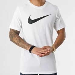 Coupon ✨ Tee 👕 Shirt Big Logo Blanc de Nike 🧨 -Tenue De Sport Soldes nike 293827 CW6936 100 20211206T155018 03