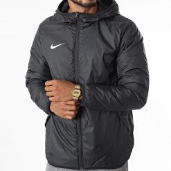 Le moins cher ✔️ Veste Zippée Capuche Noir de Nike 😉 -Tenue De Sport Soldes nike 330357 CW6157 010 20220811T162238 03