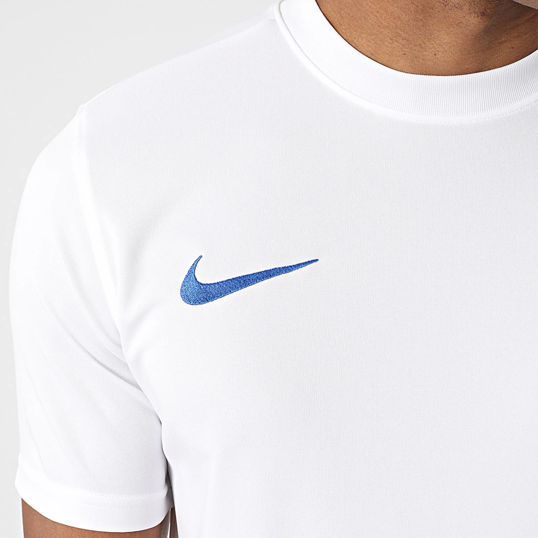 Remise 🌟 Tee 👚 Shirt Dri-Fit Blanc Bleu de Nike 😉 2 Remise 🌟 Tee 👚 Shirt Dri-Fit Blanc Bleu de Nike 😉 – Image 2