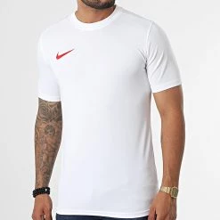 Budget 😍 Tee 👕 Shirt Classic Logo Blanc Rouge de Nike 🎁