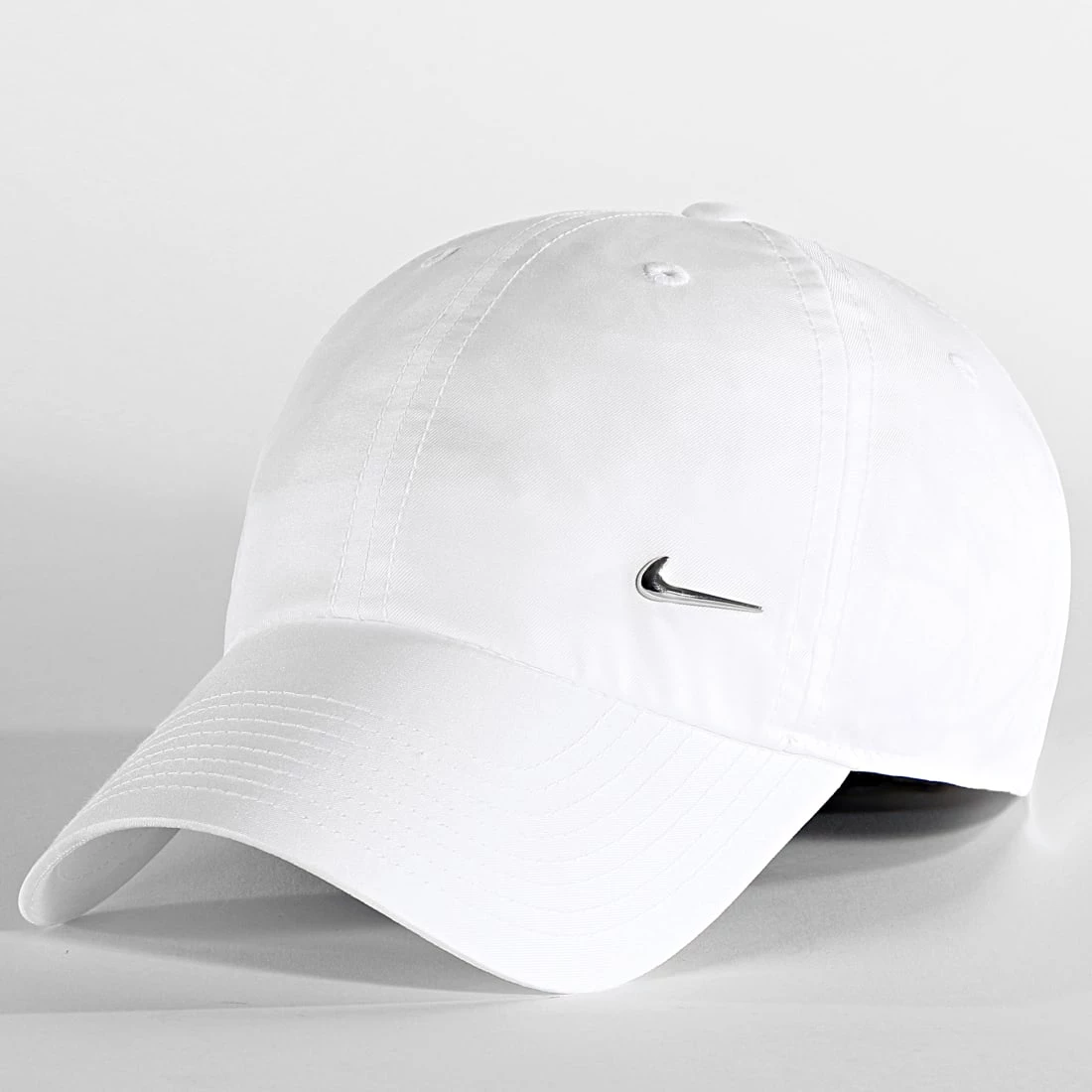 De gros đ„° Casquette Swoosh Logo Blanc de Nike â 1 De gros đ„° Casquette Swoosh Logo Blanc de Nike â