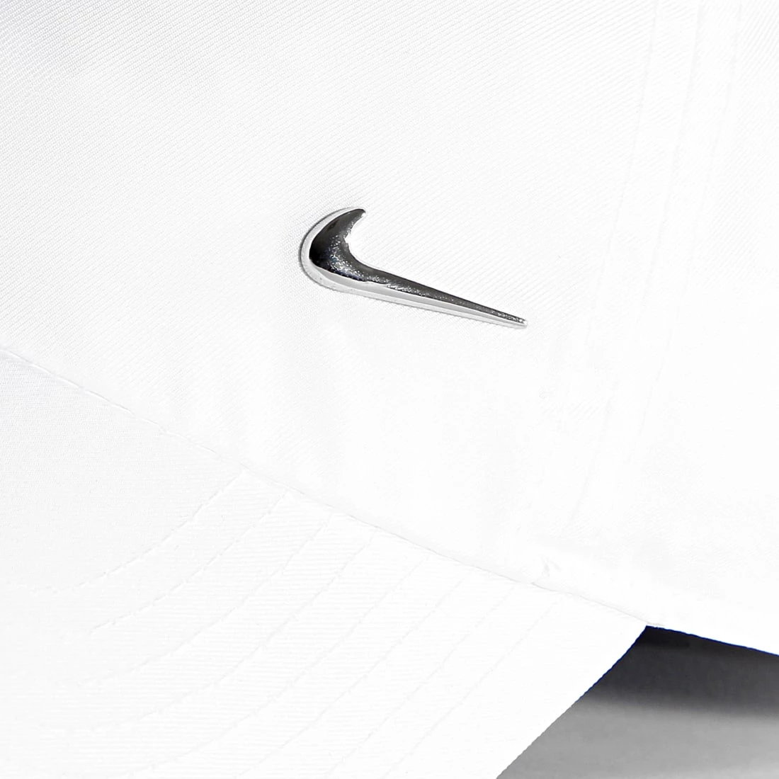 De gros đ„° Casquette Swoosh Logo Blanc de Nike â 2 De gros đ„° Casquette Swoosh Logo Blanc de Nike â â Image 2