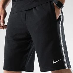 Offres 🛒 Short Jogging A Bandes Noir de Nike ❤️