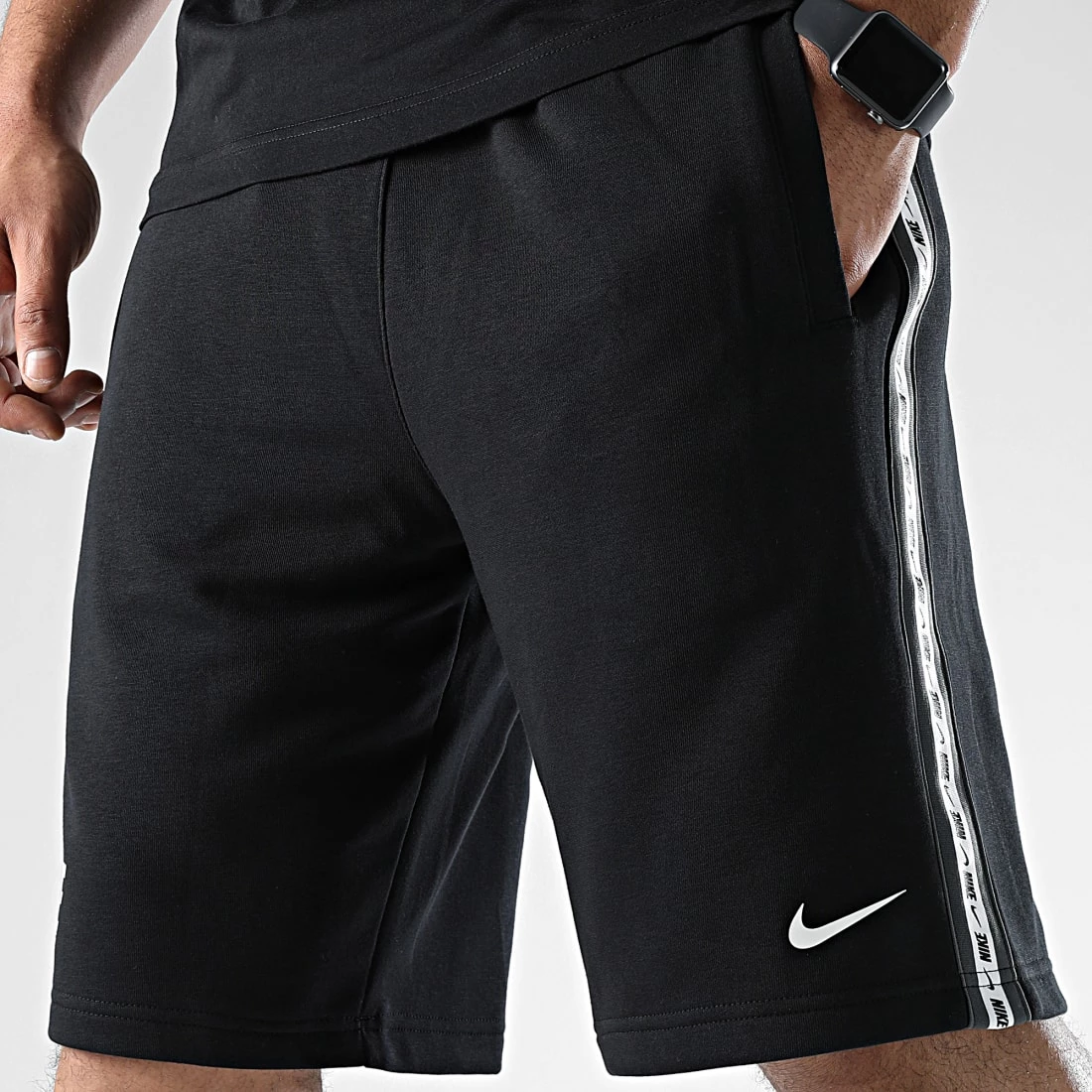 Offres 🛒 Short Jogging A Bandes Noir de Nike ❤️ 1 Offres 🛒 Short Jogging A Bandes Noir de Nike ❤️
