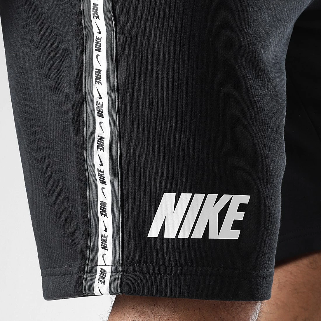 Offres 🛒 Short Jogging A Bandes Noir de Nike ❤️ 2 Offres 🛒 Short Jogging A Bandes Noir de Nike ❤️ – Image 2