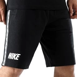 Offres 🛒 Short Jogging A Bandes Noir de Nike ❤️ 7 Offres 🛒 Short Jogging A Bandes Noir de Nike ❤️ -Tenue De Sport Soldes nike 340679 DR9973 010 20220927T135011 03