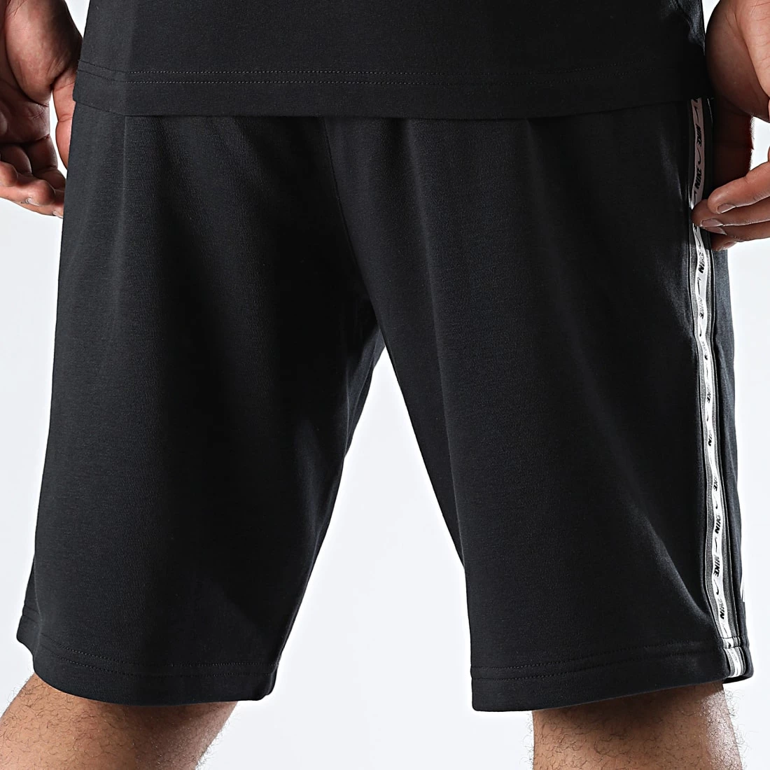 Offres 🛒 Short Jogging A Bandes Noir de Nike ❤️ 4 Offres 🛒 Short Jogging A Bandes Noir de Nike ❤️ – Image 4