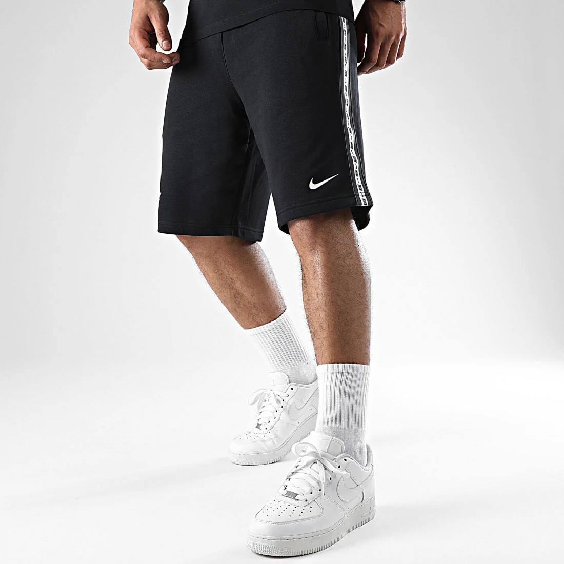 Offres 🛒 Short Jogging A Bandes Noir de Nike ❤️ 5 Offres 🛒 Short Jogging A Bandes Noir de Nike ❤️ – Image 5