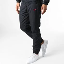 Vente flash 🎁 Ensemble De Survetement Liverpool FC DN2884 Noir de Nike 🎁 7 Vente flash 🎁 Ensemble De Survetement Liverpool FC DN2884 Noir de Nike 🎁 -Tenue De Sport Soldes nike 343662 DN2884 011 20221028T154625 04