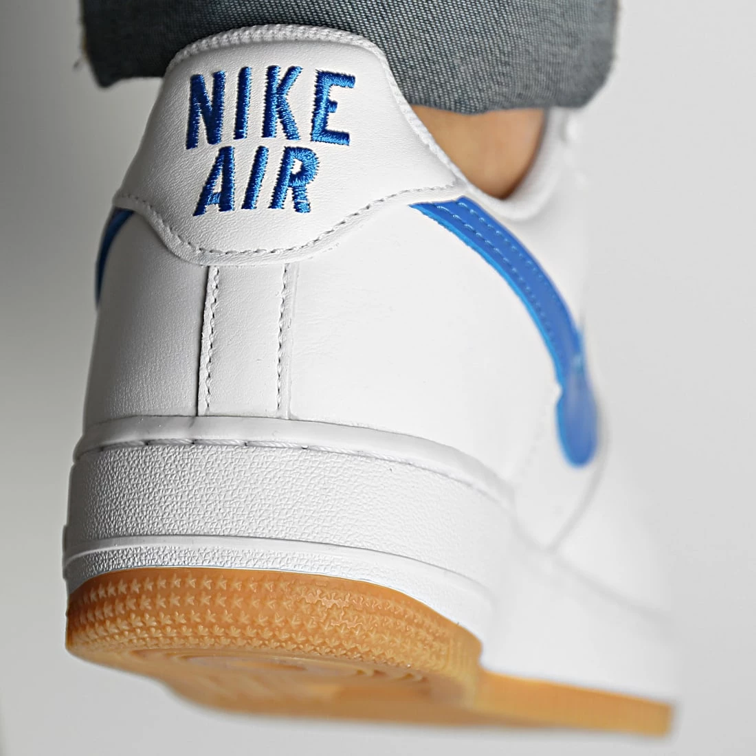 Meilleure affaire ❤️ Baskets Air Force 1 Low Retro DJ3911 White Royal Blue Gum Yellow de Nike ✔️ 4 Meilleure affaire ❤️ Baskets Air Force 1 Low Retro DJ3911 White Royal Blue Gum Yellow de Nike ✔️ – Image 4