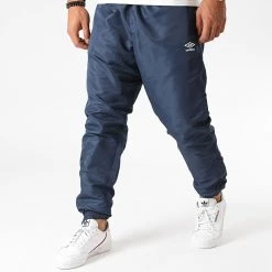 Page de garde 11 Promo 💯 Pantalon Jogging 806190-60 Bleu Marine de Umbro 🔔