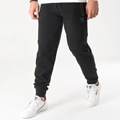 Budget 💯 Pantalon Jogging 648610-60 Noir de Umbro ⭐