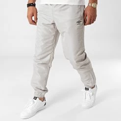 Remise 🔔 Pantalon Jogging 806190-60 Beige de Umbro ✔️