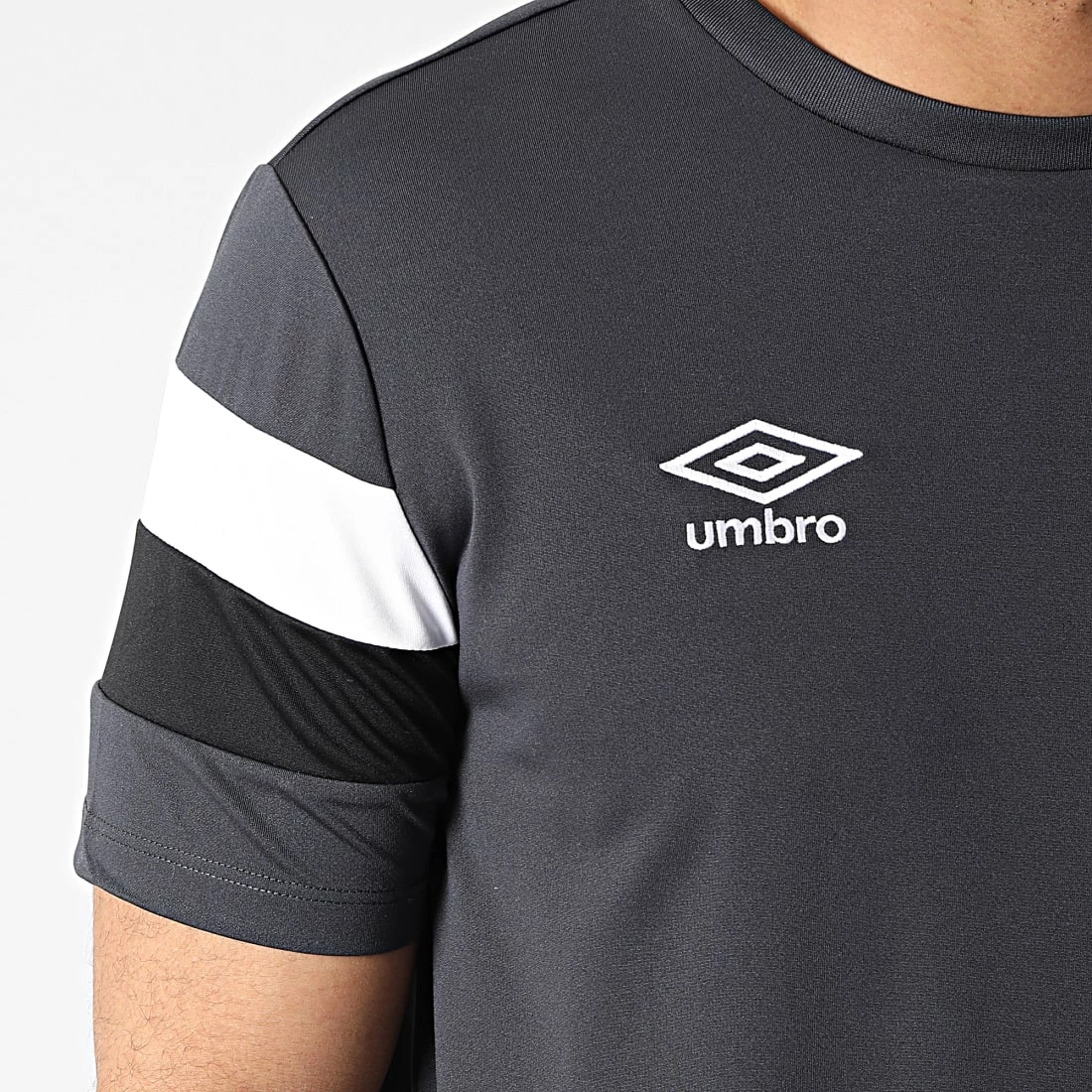 Grosses soldes 😀 Tee 👚 Shirt Bora Jersey Gris Anthracite de Umbro ✨ 2 Grosses soldes 😀 Tee 👚 Shirt Bora Jersey Gris Anthracite de Umbro ✨ – Image 2