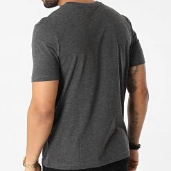 Grosses soldes 🔔 Tee 👕 Shirt Net Gris Anthracite Chiné de Umbro 🎁 -Tenue De Sport Soldes umbro 297867 729282 60 81 20220113T141433 04