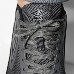 Grosses soldes 🌟 Baskets Laney 870600 Gris Foncé Noir de Umbro ✔️ 6 Grosses soldes 🌟 Baskets Laney 870600 Gris Foncé Noir de Umbro ✔️ -Tenue De Sport Soldes umbro 305004 870600 60 122 20220223T135805 03