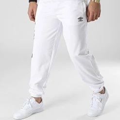 Le moins cher 🔔 Pantalon Jogging 771840-60 Blanc de Umbro 🛒