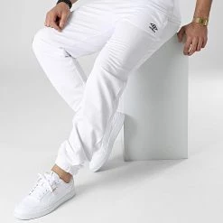 Le moins cher 🔔 Pantalon Jogging 771840-60 Blanc de Umbro 🛒 6 Le moins cher 🔔 Pantalon Jogging 771840-60 Blanc de Umbro 🛒 -Tenue De Sport Soldes umbro 305671 771840 60 33 20220301T122206 03