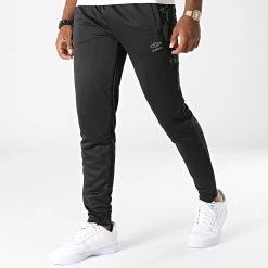 Meilleure affaire 🤩 Pantalon Jogging 908330-60 Noir de Umbro 🤩