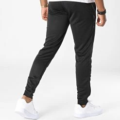 Meilleure affaire 🤩 Pantalon Jogging 908330-60 Noir de Umbro 🤩 7 Meilleure affaire 🤩 Pantalon Jogging 908330-60 Noir de Umbro 🤩 -Tenue De Sport Soldes umbro 330934 908330 60 8 20220809T154542 04