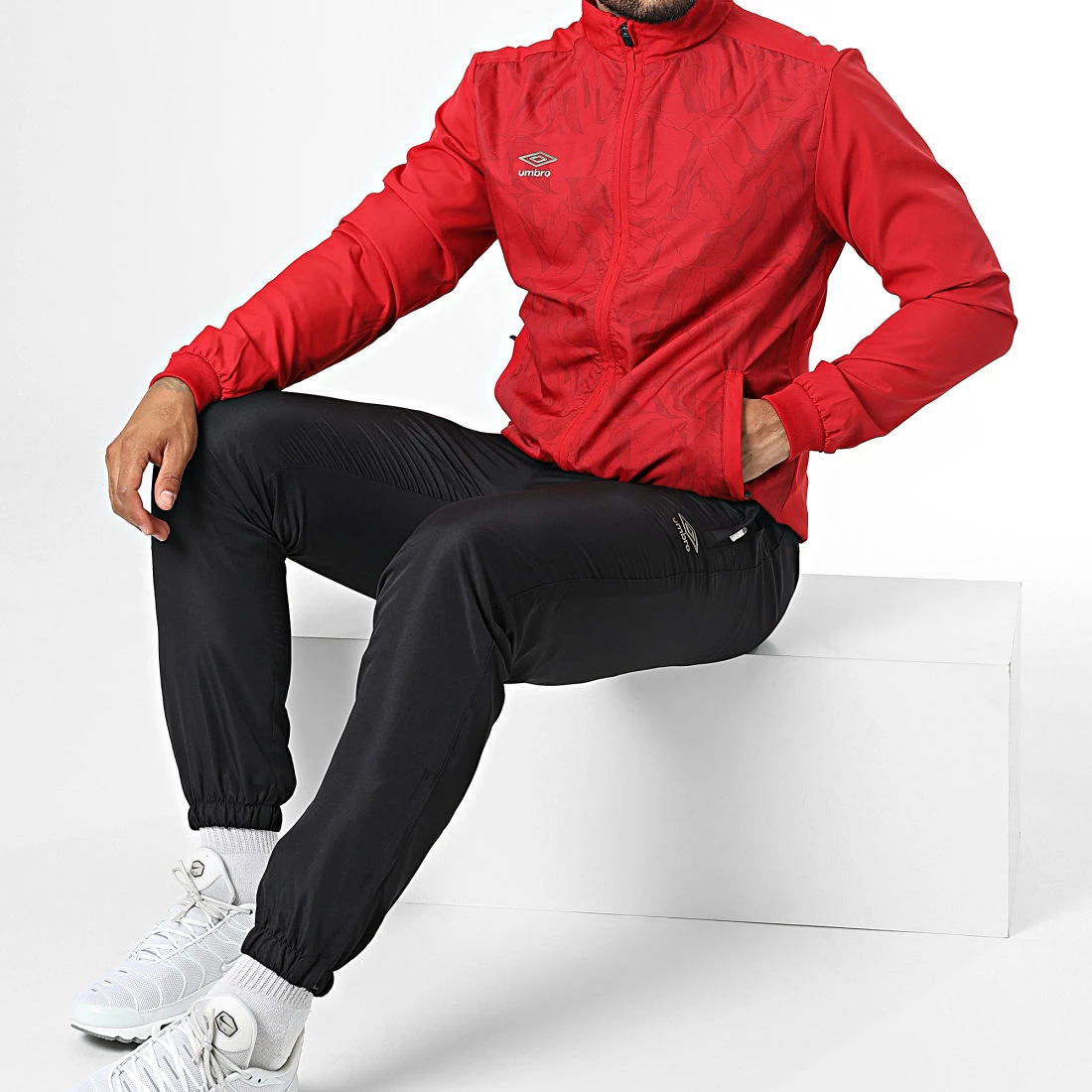 Nouveau 😍 Ensemble Veste Zippée Et Pantalon Jogging 908340-60 Rouge de Umbro 😀 1 Nouveau 😍 Ensemble Veste Zippée Et Pantalon Jogging 908340-60 Rouge de Umbro 😀