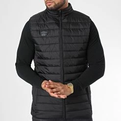 Nouveau 😍 Doudoune Sans Manches 891490-60 Noir de Umbro ⭐ -Tenue De Sport Soldes umbro 332282 891490 60 8 20220818T152014 03