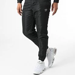 Le moins cher 😍 Ensemble Veste Zippée Et Pantalon Jogging 893391-60 Noir de Umbro 😀 7 Le moins cher 😍 Ensemble Veste Zippée Et Pantalon Jogging 893391-60 Noir de Umbro 😀 -Tenue De Sport Soldes umbro 333990 893391 60 8 20220826T145452 04